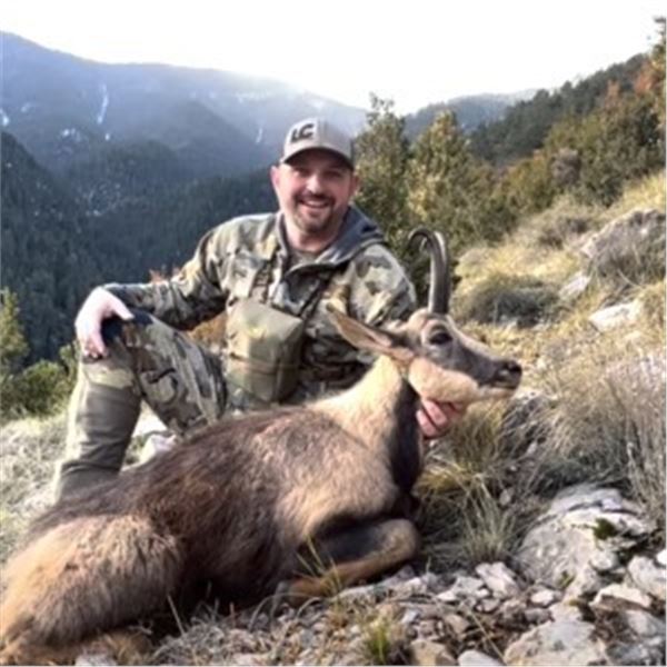 Chamios Hunt/Wine tasting Session and Tour for 1 hunter and 1 observer 2 day