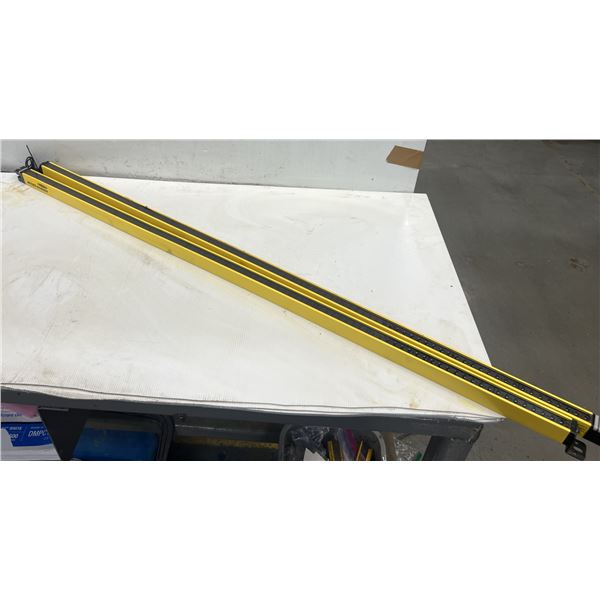 Banner #USE4824Y & #USR4824Y Light Bars