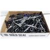 Image 1 : LOT OF 60 PROFESSIONAL HAIR CUTTING SCISSORS INCL