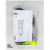 Image 1 : BRAUN SERIES 7 ELECTRIC RAZOR SHAVING KIT