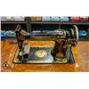 Image 2 : 1911 SINGER SEWING MACHING 46" X 16" X 30"