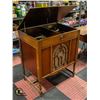 Image 1 : 1920-1930 GRAMOPHONE 30" X 20.5" X 36"
