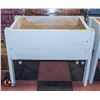 Image 1 : RAISED PLANTER 38 "L X 23 "W X 14.5 "D X 32 "H