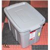 Image 1 : NEW RUBBERMAID 68 LITRE ROUGHNECK TOTE WITH LID