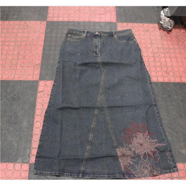 NEW WALLIS JEAN SKIRT SIZE 16 W/ PRINTED DESIGN