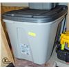 Image 1 : LOT OF STORAGE BINS & LIDS