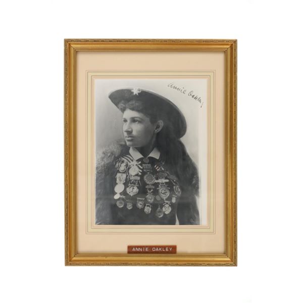 Rare Annie Oakley Photograph, circa 1890-1900