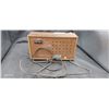 Image 2 : Vintage Realistic AM/FM table radio untested