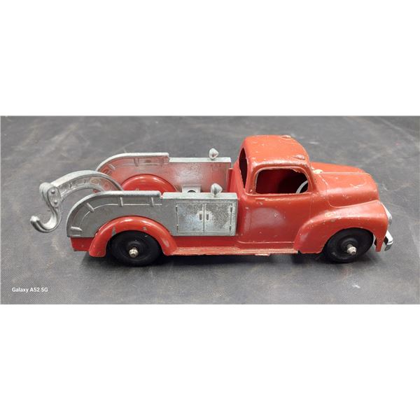 Vintage Hubley Cast metal tow truck 7" long