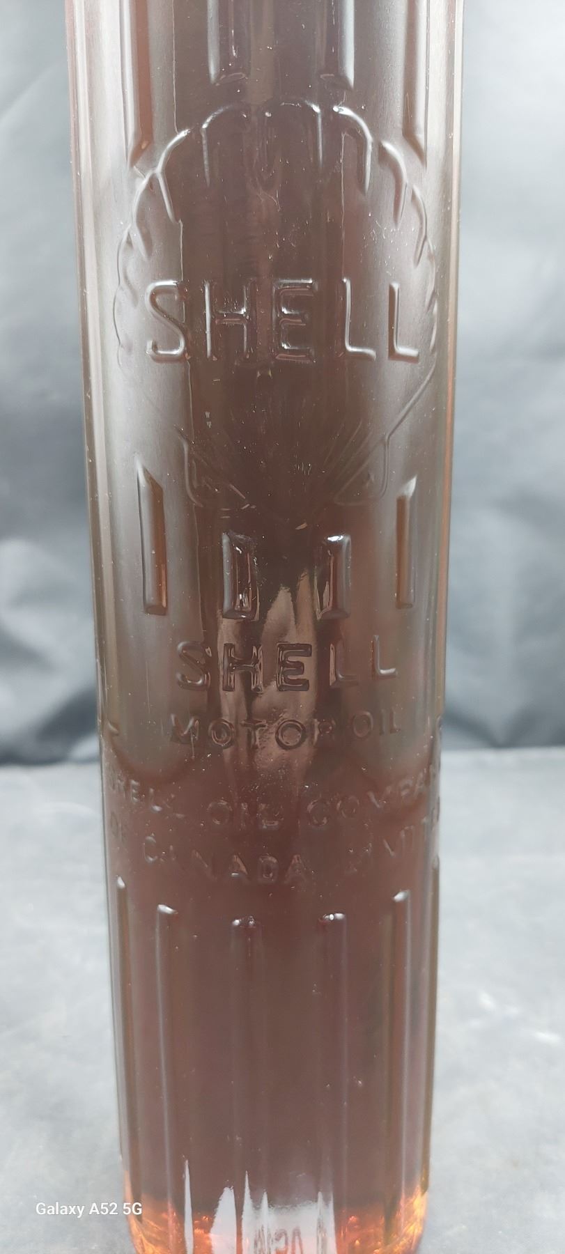 Vintage Shell motor oil embossed oil bottle with original cap 15
