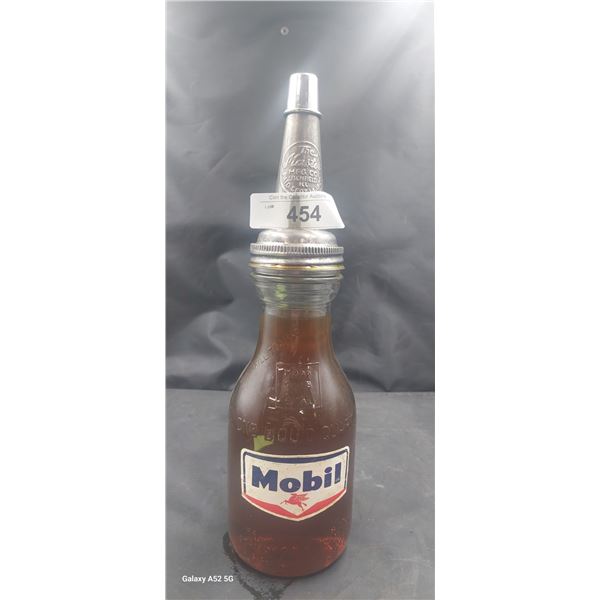 Nice condition vintage Mobile oil glass oil quart, has nice embosse metal spout 14" tall