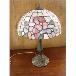 Floral pattern stained glass lamp