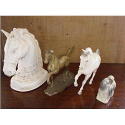 4 horse statues