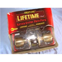 NEW IN BOX-Twin pack of doorknobs