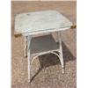 Image 1 : White wicker lamp table with glass top