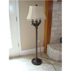 Pineapple themed floor lamp with shade