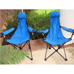 2 fold up lawn chairs w/carry cases
