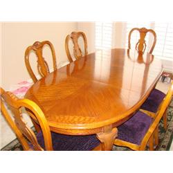 Dining Table w/leaf & 6 chairs