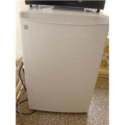 GE mini refrigerator