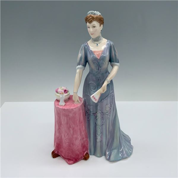Royal Doulton Figurine, Queen Mary HN4900