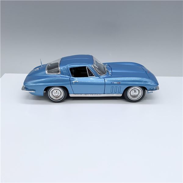 Vintage Maisto Die Cast 1965 Chevrolet Corvette