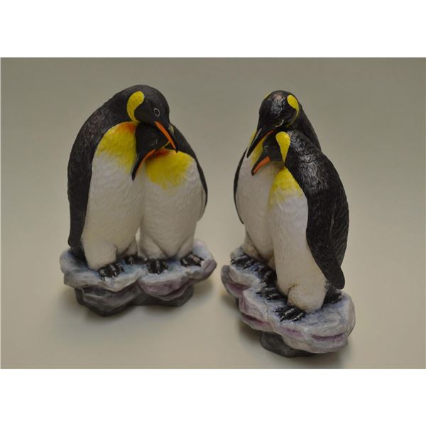 2Pc Connoisseur Porcelain Penguins Affection Sculpture