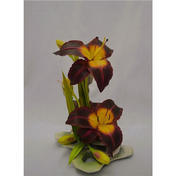 Connoisseur Porcelain Ray Blackman Floral Centerpiece, 1989