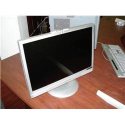 19" Wide Screen Flat Panel Monitor W/built In