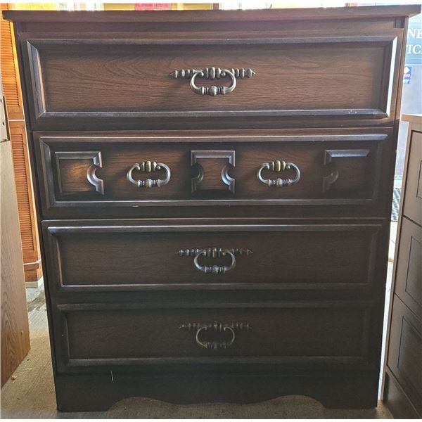 Wooden 4 Drawer Dresser Made In Canada 39"T 17"W 34"L