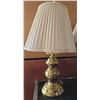Image 4 : 2 Brass Base Table Lamps On 2 Tier Tempered Glass Table 20"T
