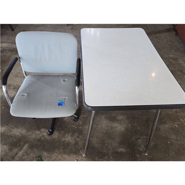 Retro Table 29"T With Rolling Chair