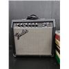 Image 3 : Fender Frontman 15G Amplifier Ser: IA03G 10715 + Assorted Records