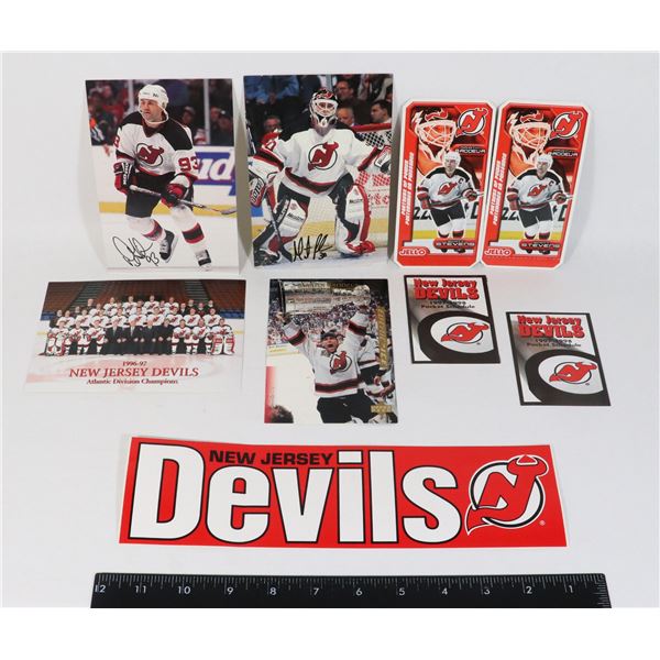 SMALL LOT OF NEW JERSEY DEVILS COLLECTIBLE ITEMS