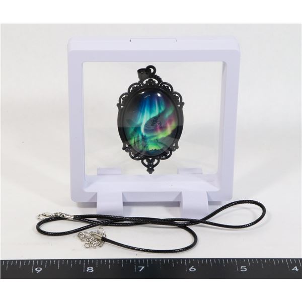 NORTHERN LIGHTS PENDANT NECKLACE IN FLOATING