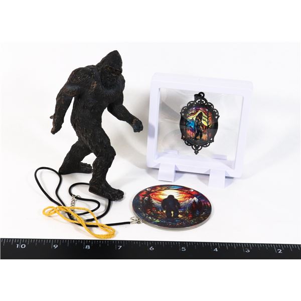 BIGFOOT SUNCATCHER, PENDANT NECKLACE IN CASE