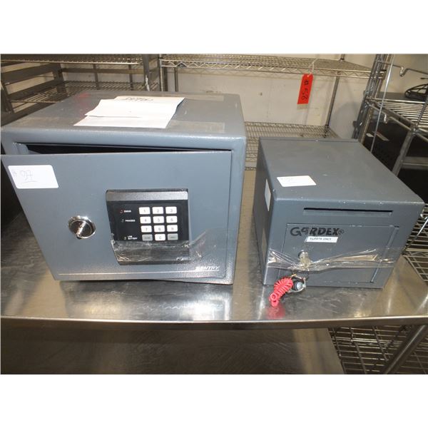 2 Small Safe's