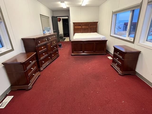 Complete bedroom set - Queen size bed