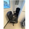 Image 1 : 2 office chairs