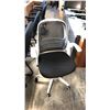 Image 2 : BLACK/WHITE TASK CHAIR
