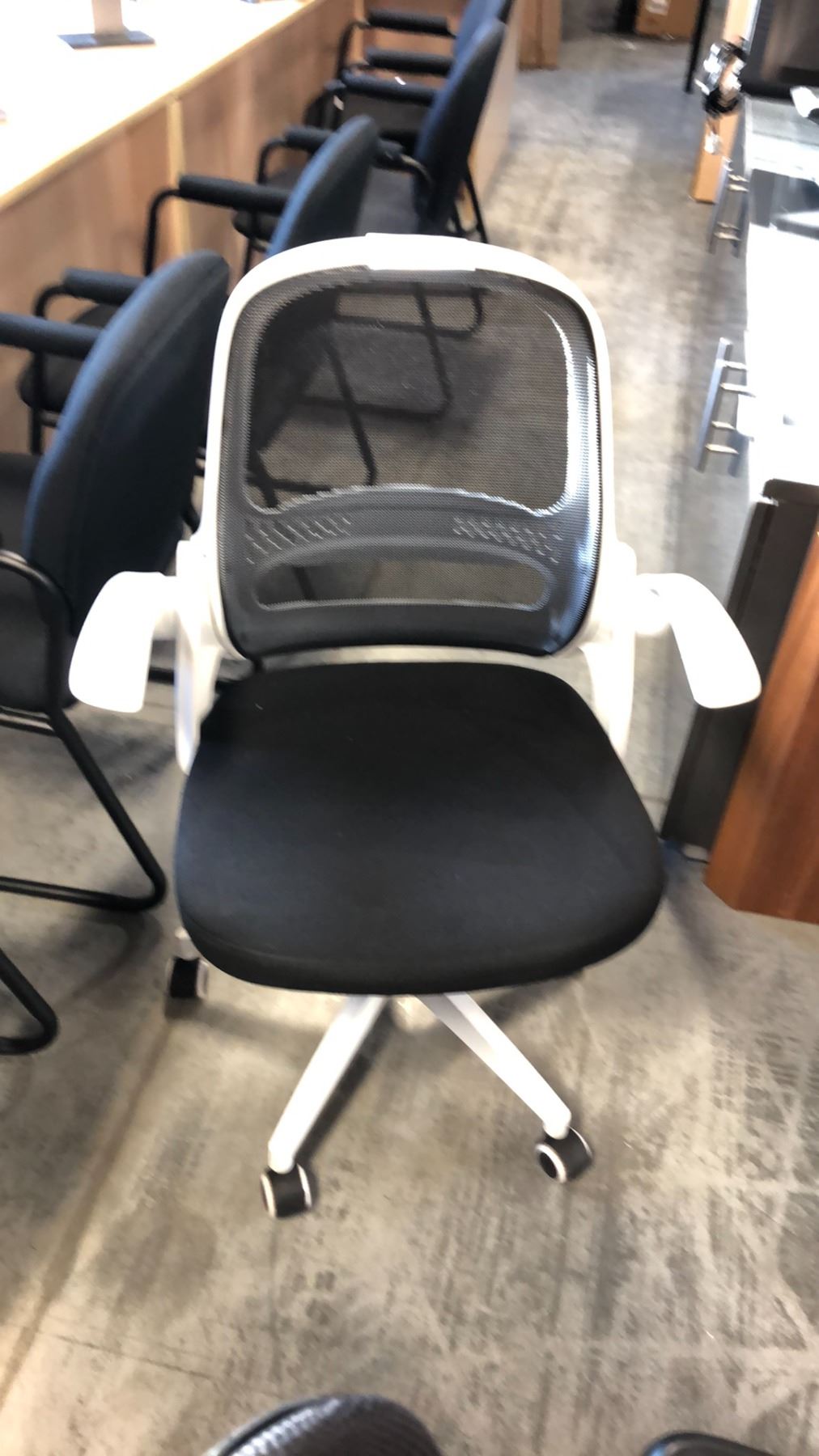 BLACK/WHITE TASK CHAIR - Able Auctions