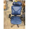 Image 2 : Group of 2 Office Chairs