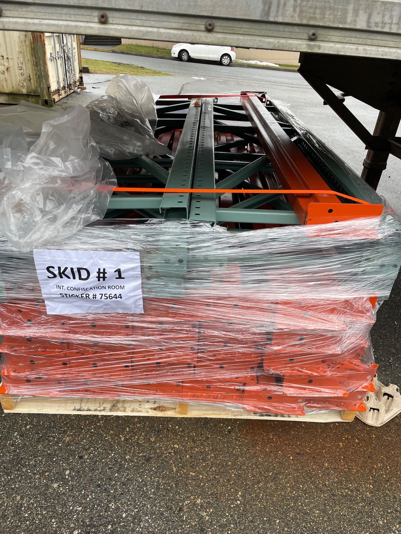 Pallet of assorted racking - includes vertical uprights & horizontal beams