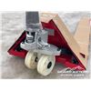 Image 7 : 5500 LB. INDUSTRIAL PALLET JACK