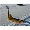 Image 4 : 4400 LB. INDUSTRIAL PALLET JACK