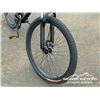 Image 10 : 26 IN. DEVIANT MOUNTAIN BIKE