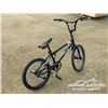 Image 3 : DEVIANT TRICK BIKE