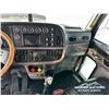 Image 10 : 2016 PETERBILT 367 TRI DRIVE SLEEPER TRUCK TRACTOR