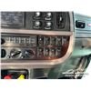 Image 20 : 2016 PETERBILT 367 TRI DRIVE SLEEPER TRUCK TRACTOR