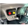 Image 21 : 2016 PETERBILT 367 TRI DRIVE SLEEPER TRUCK TRACTOR