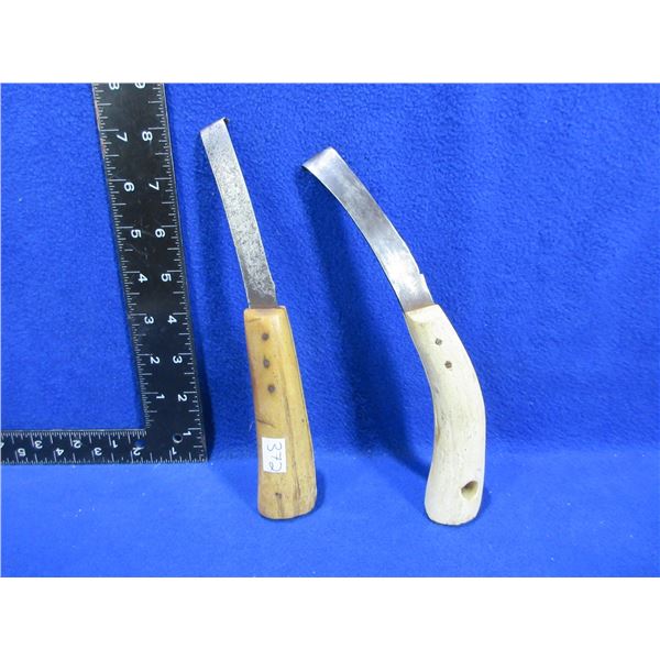 2 Hoof Knives with Antler Handles